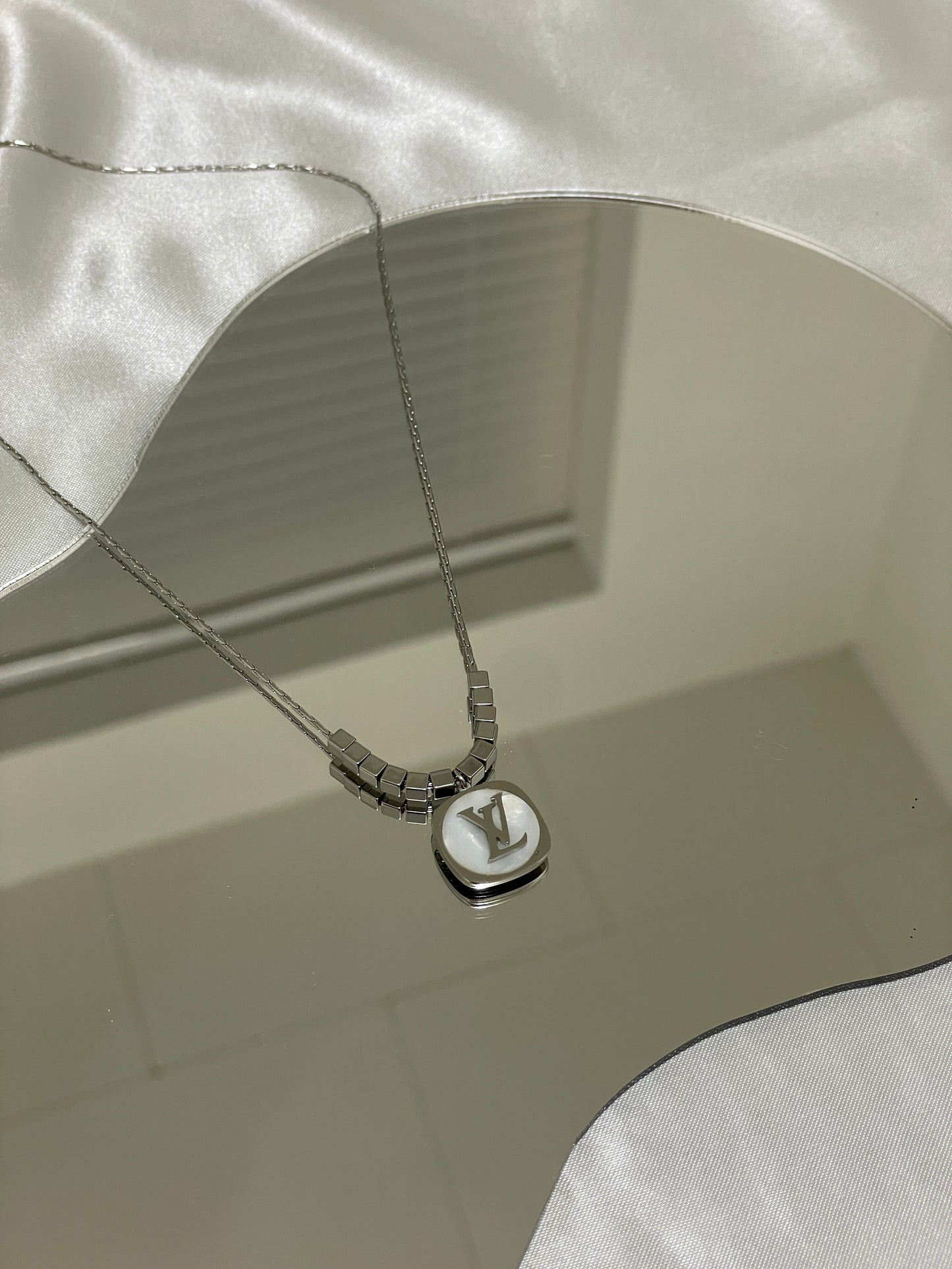 Jade i guld og sølv