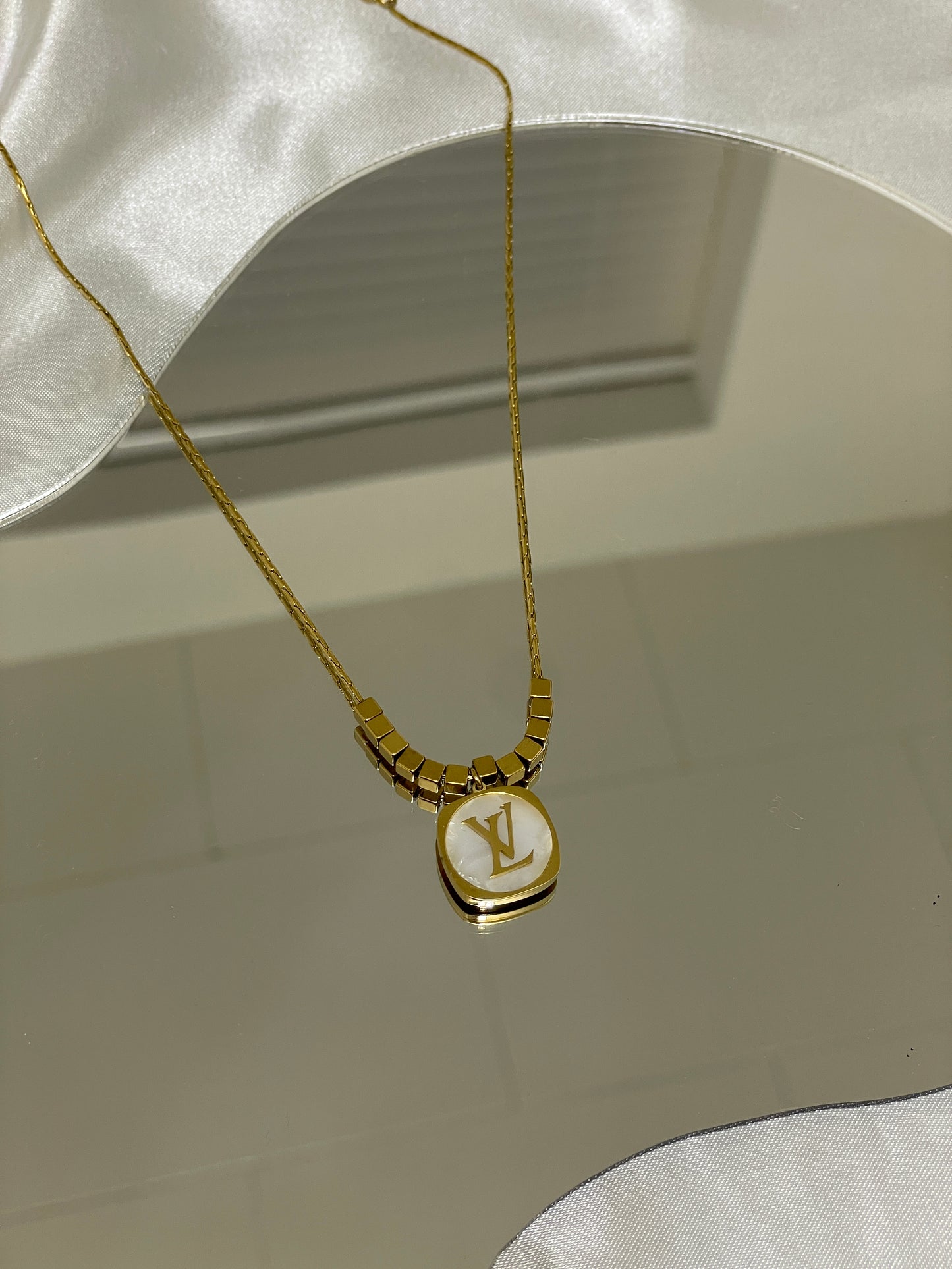 Jade i guld og sølv